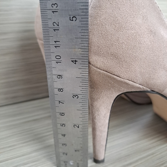 Tamaris suede leather women's shoes, 4" heel. Size 38, taupe color - Picture 4 of 9